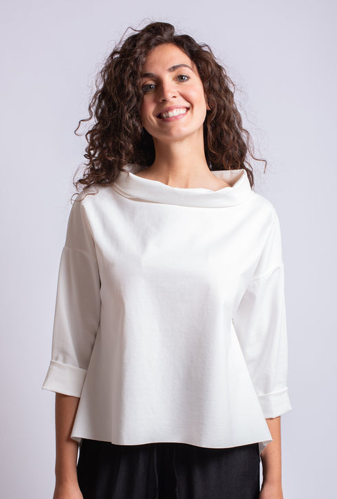 Top elegante con ampio dolcevita Inga